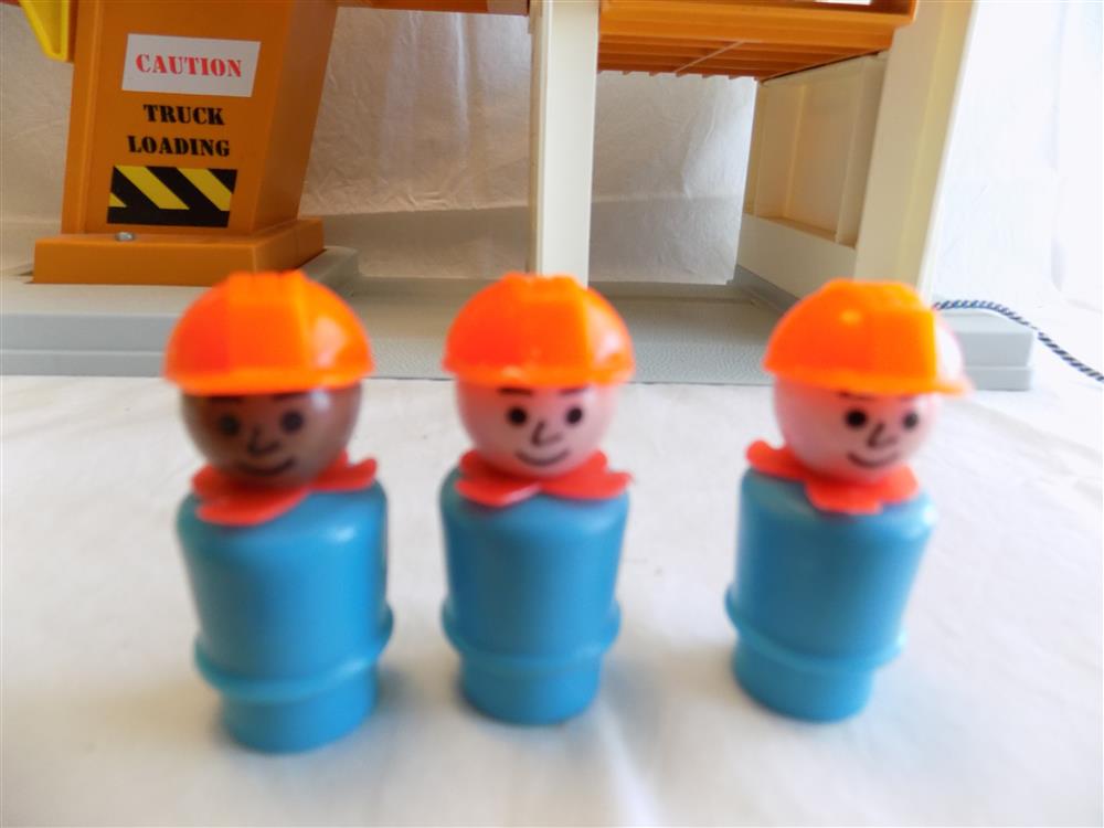 Fisher Price Lift and Load Depot Little People Set #942 picture 6655