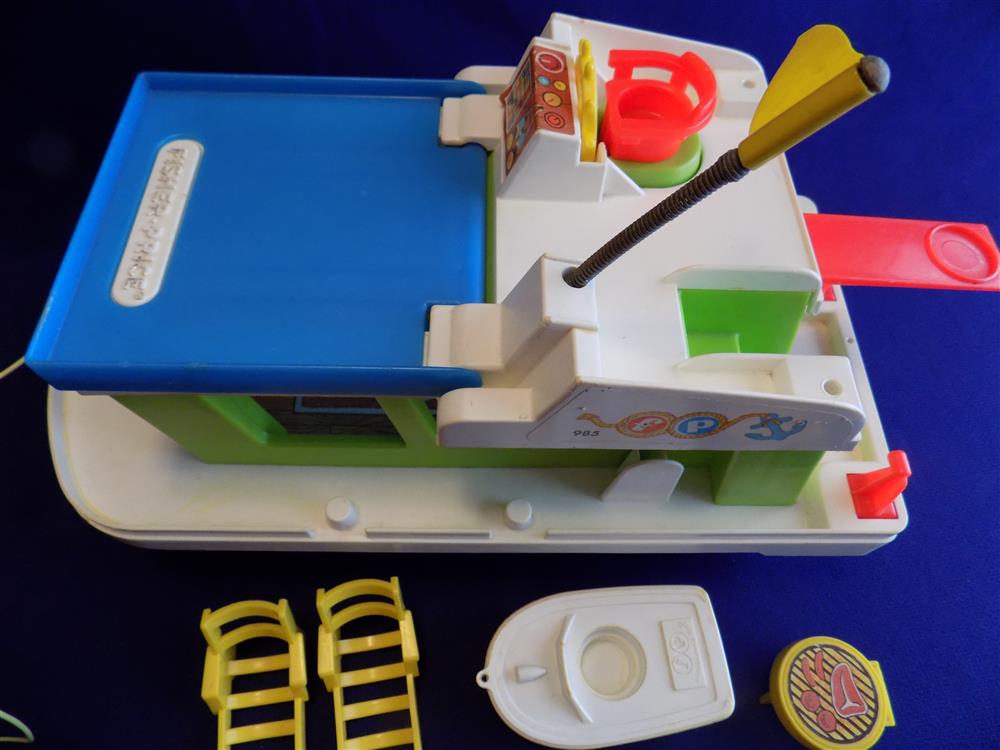 Fisher Price Little People Play Family Houseboat #985 Mint picture 5552