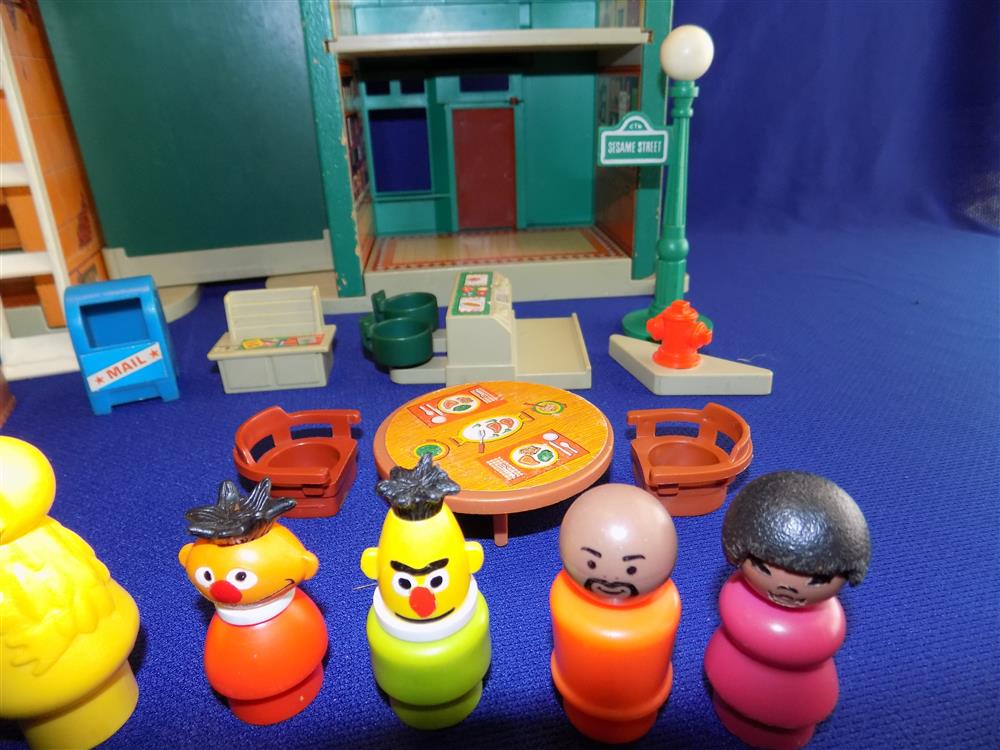 Fisher Price Play Family Sesame Street Village #938 Vintage Nearly Mint Set picture 5568