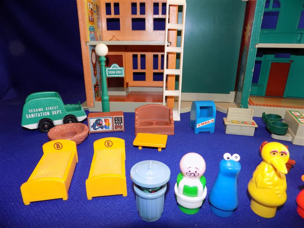 Fisher Price Play Family Sesame Street Village #938 Vintage Nearly Mint Set picture 5569