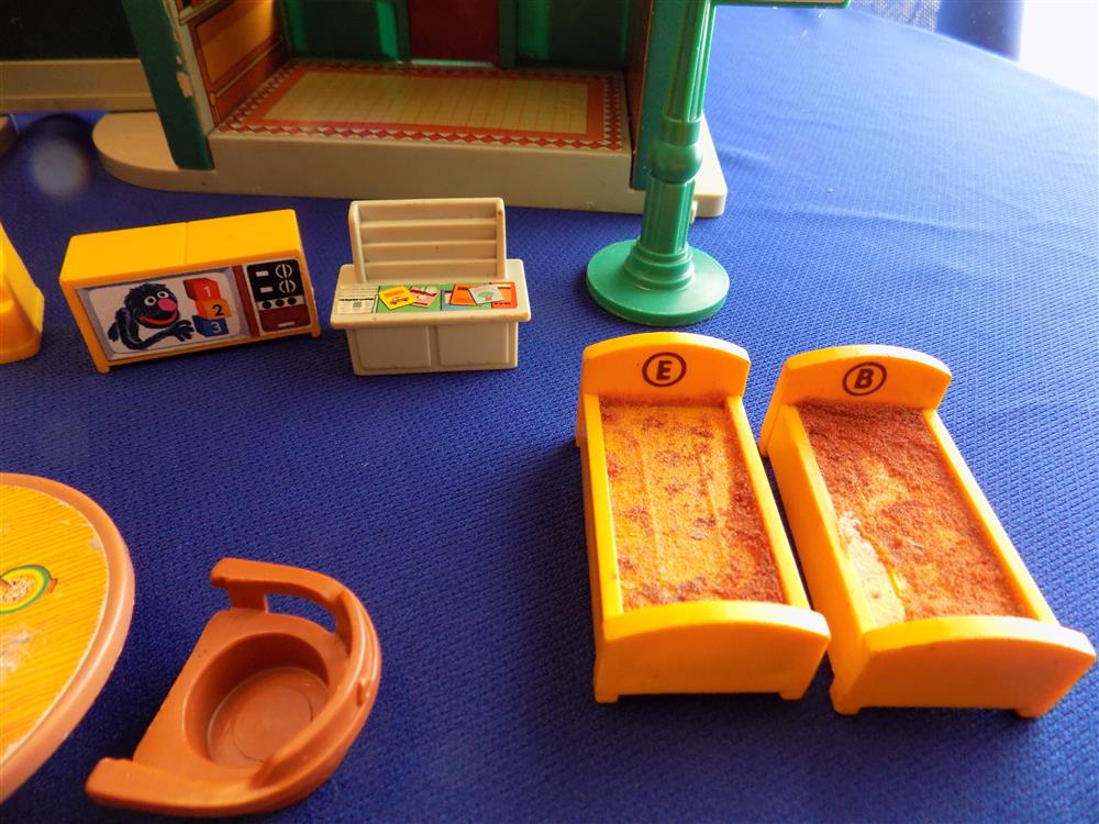 Fisher Price Little People Sesame Street Play Family Village #938 picture 5501