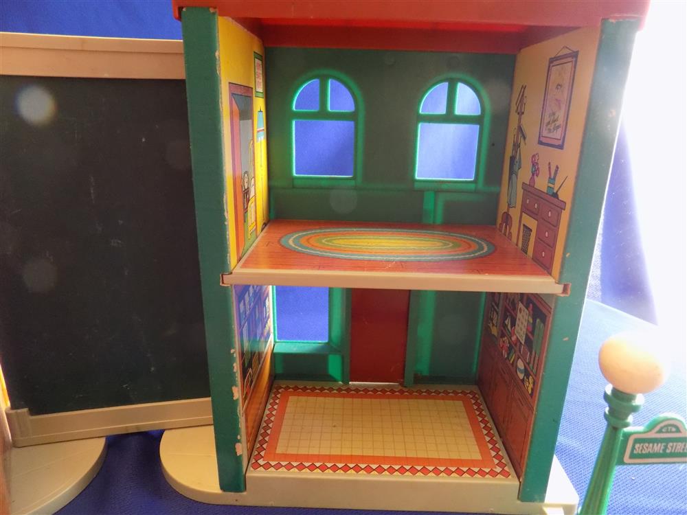 Fisher Price Little People Sesame Street Play Family Village #938 picture 5504