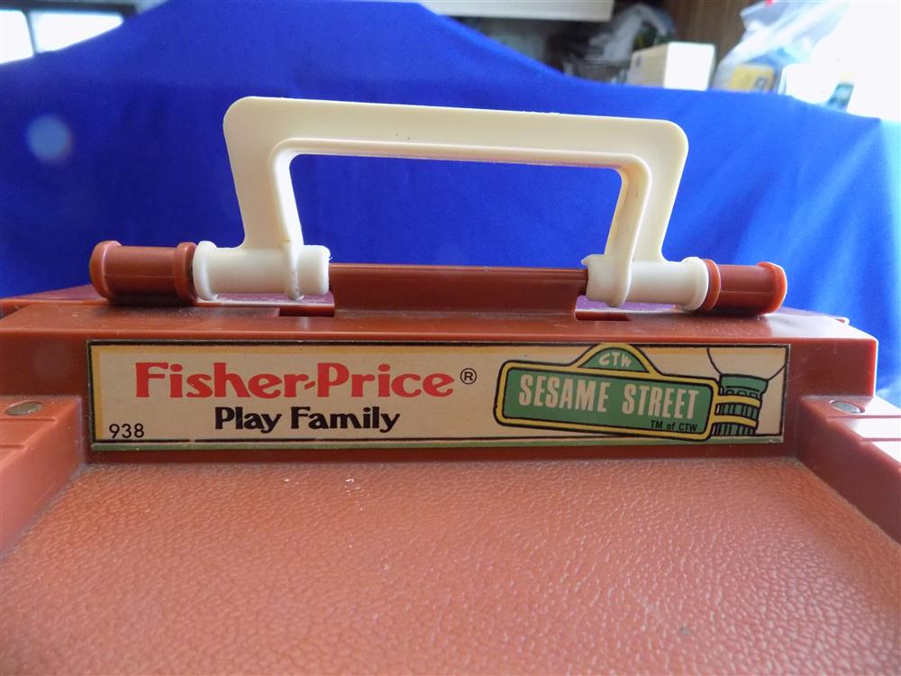 Fisher Price Little People Sesame Street Play Family Village #938 picture 5509