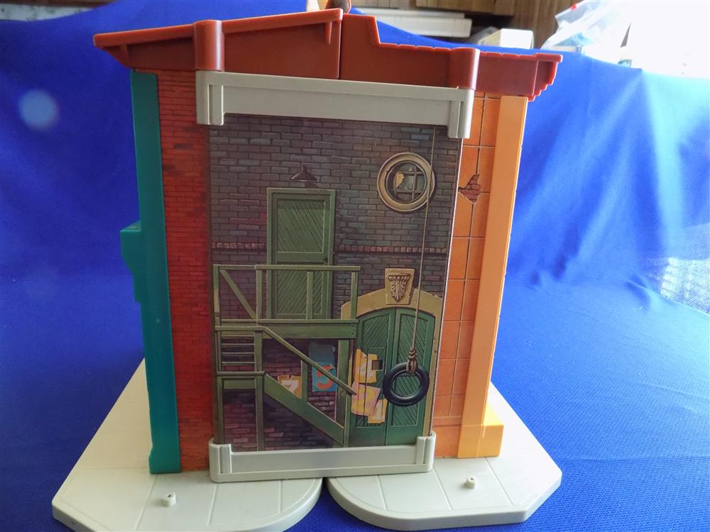 Fisher Price Little People Sesame Street Play Family Village #938 picture 5512