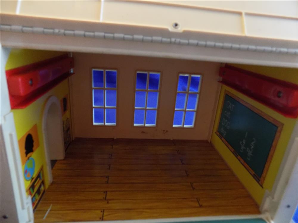 Fisher Price Little People School House #923 Mint picture 6552