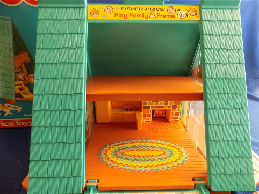 Fisher Price Little People Play Family A Frame #990 Complete Near Mint in Box  picture 6573