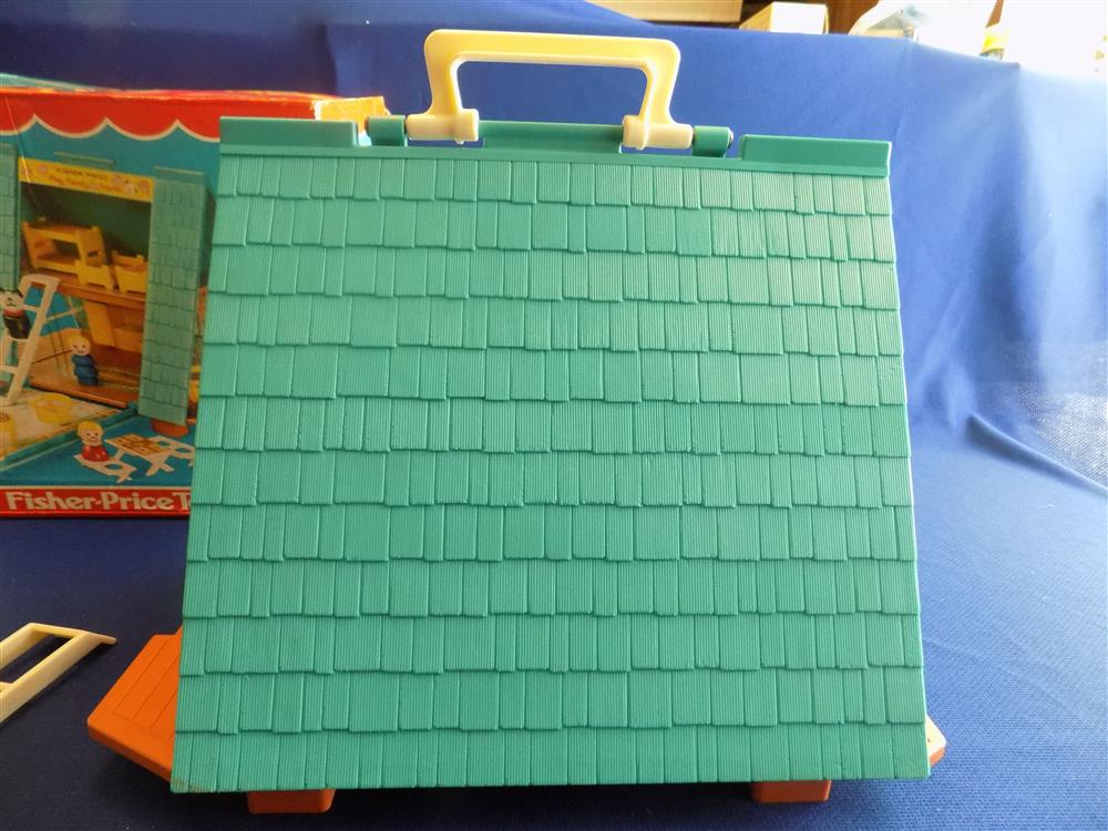 Fisher Price Little People Play Family A Frame #990 Complete Near Mint in Box  picture 6576