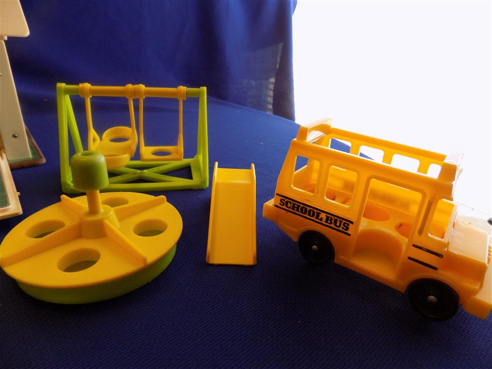 Fisher Price Little People Play Family School #923 Complete picture 7655