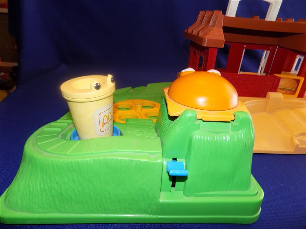 Fisher Price Little People McDonalds Restaurant #2552 Vintage Complete Set Near Mint in Box picture 7684