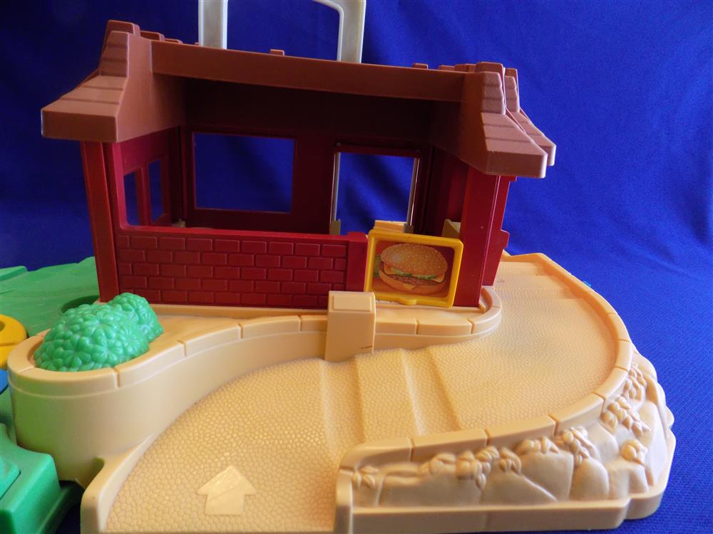 Fisher Price Little People McDonalds Restaurant #2552 Vintage Complete Set Near Mint in Box picture 7685