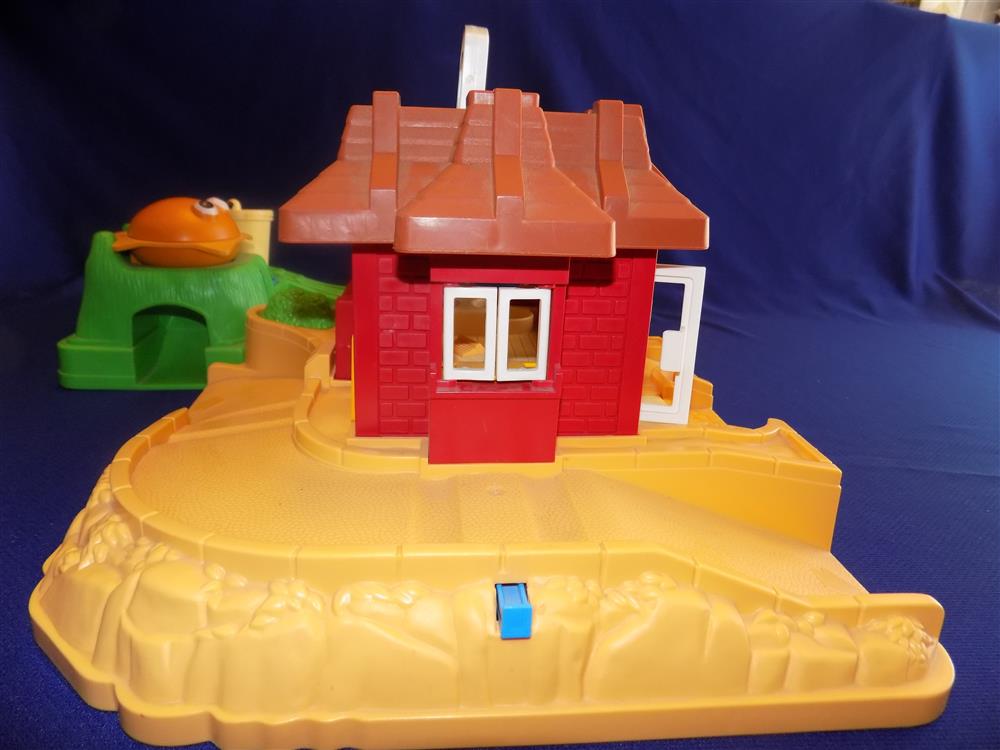 Fisher Price Little People McDonalds Restaurant #2552 Vintage Complete Set Near Mint in Box picture 7686