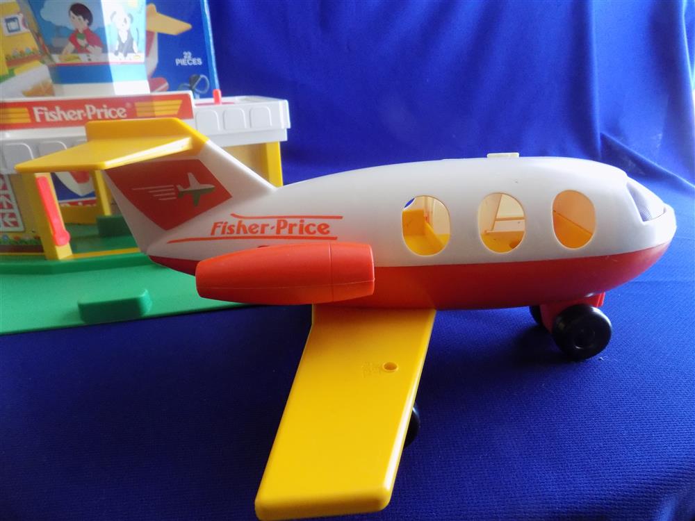 Fisher Price Little People Airport #2502 Complete with Box picture 7731