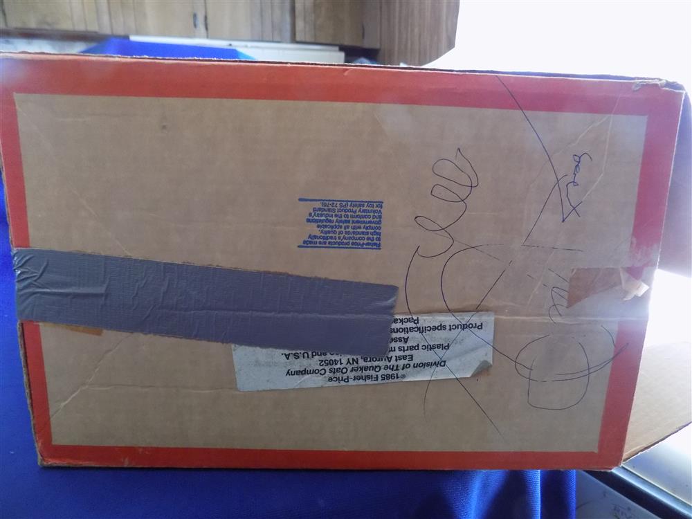 Fisher Price Little People Airport #2502 Complete with Box picture 7742