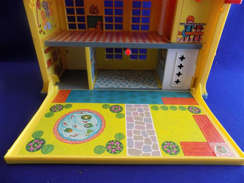 Fisher Price Little People Childrens Hospital #931 Vintage picture 7750