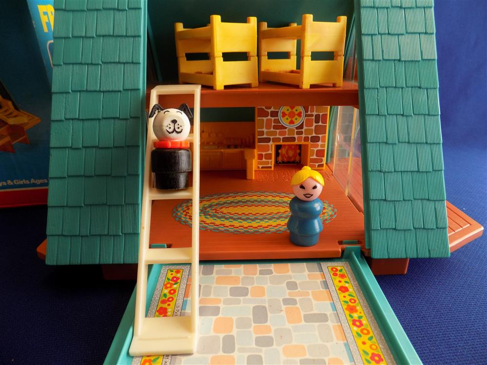 Fisher Price Little People Play Family A Frame #990 Complete Near Mint in Box  picture 6566