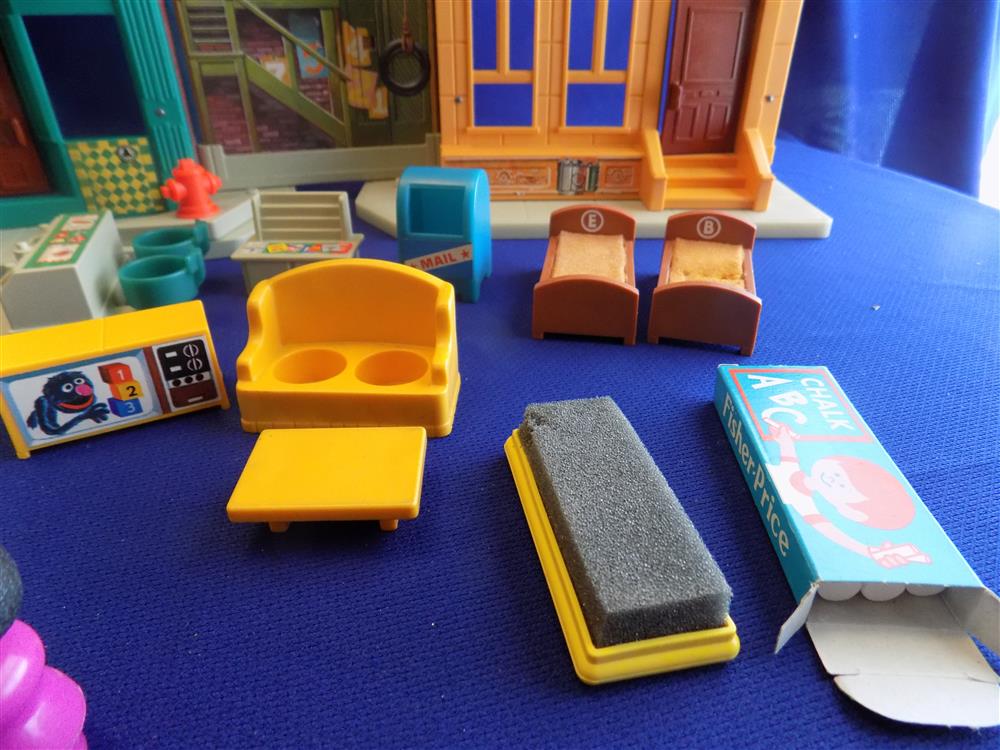 Fisher Price Little People Play Family Sesame Street #938 Complete - Mint in box  picture 7776