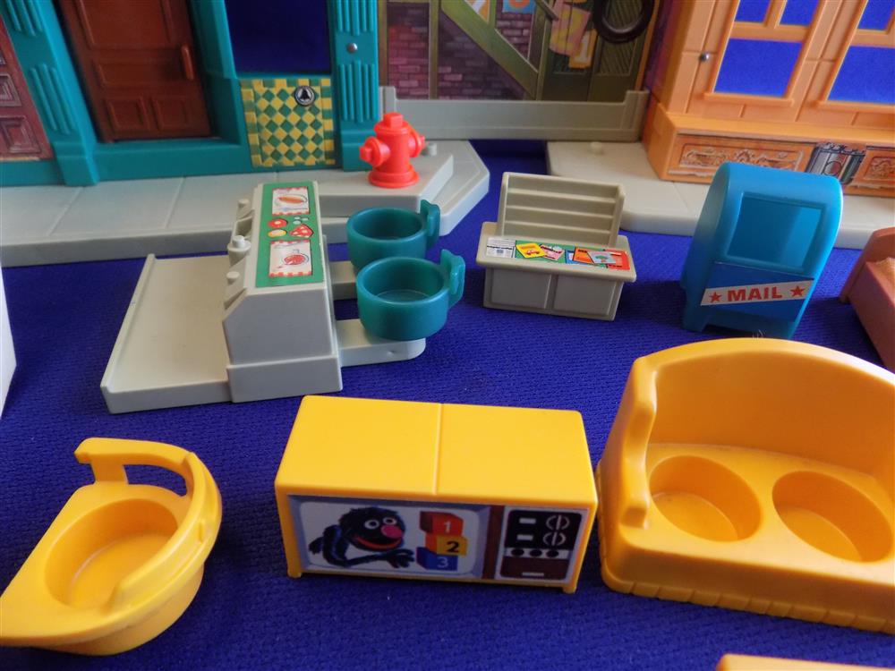 Fisher Price Little People Play Family Sesame Street #938 Complete - Mint in box  picture 7777