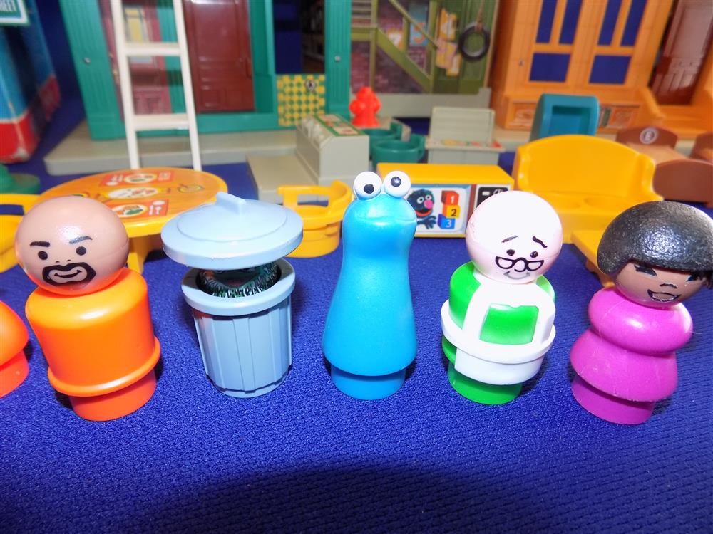 Fisher Price Little People Play Family Sesame Street #938 Complete - Mint in box  picture 7783