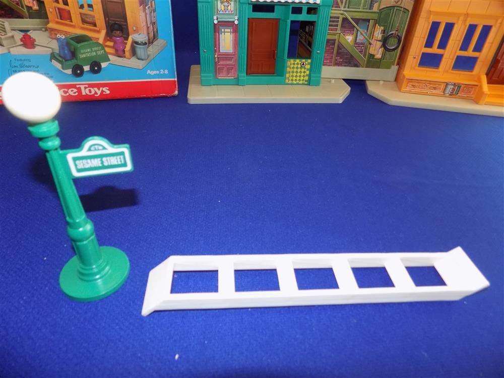 Fisher Price Little People Play Family Sesame Street #938 Complete - Mint in box  picture 7787