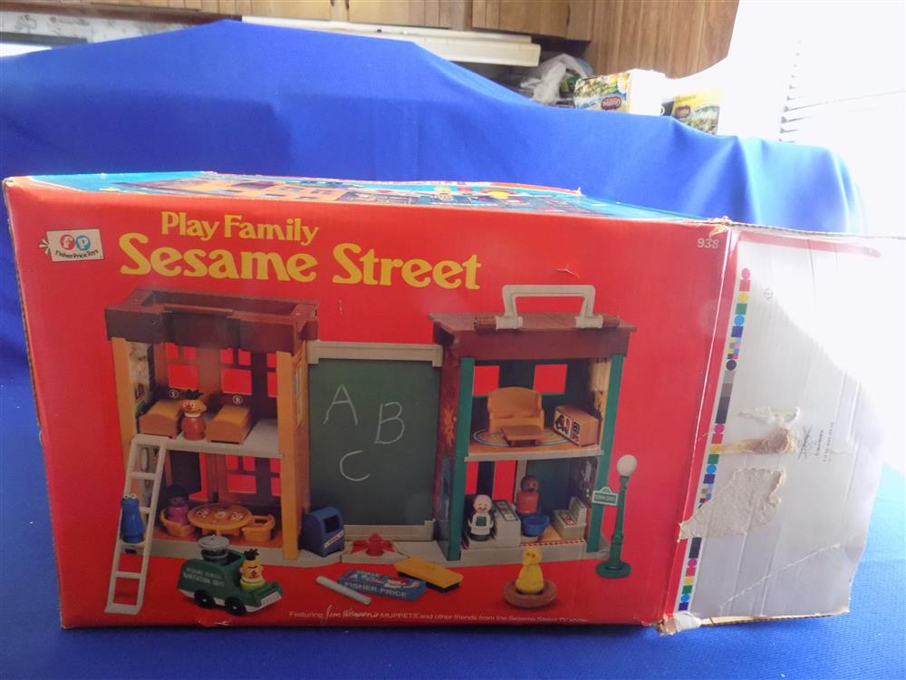 Fisher Price Little People Play Family Sesame Street #938 Complete - Mint in box  picture 7791