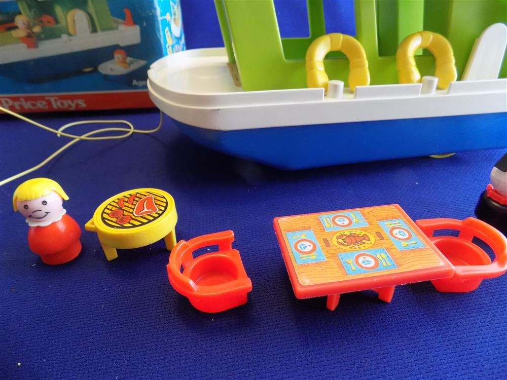 Fisher Price Little People Play Family #985 Houseboat picture 8772