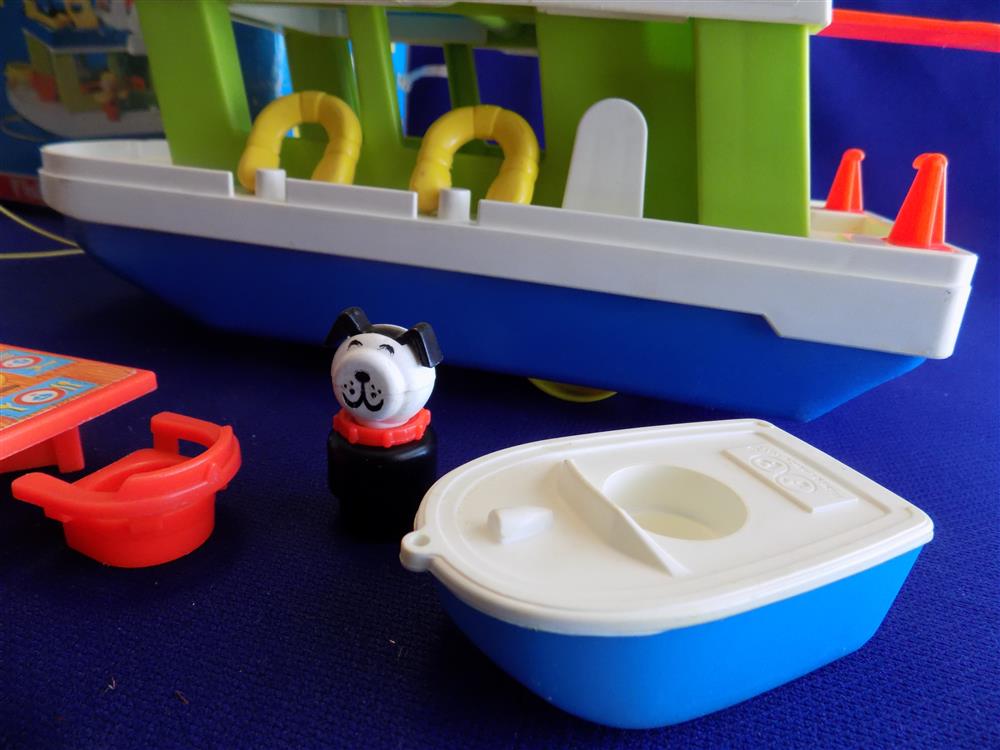 Fisher Price Little People Play Family #985 Houseboat picture 8773