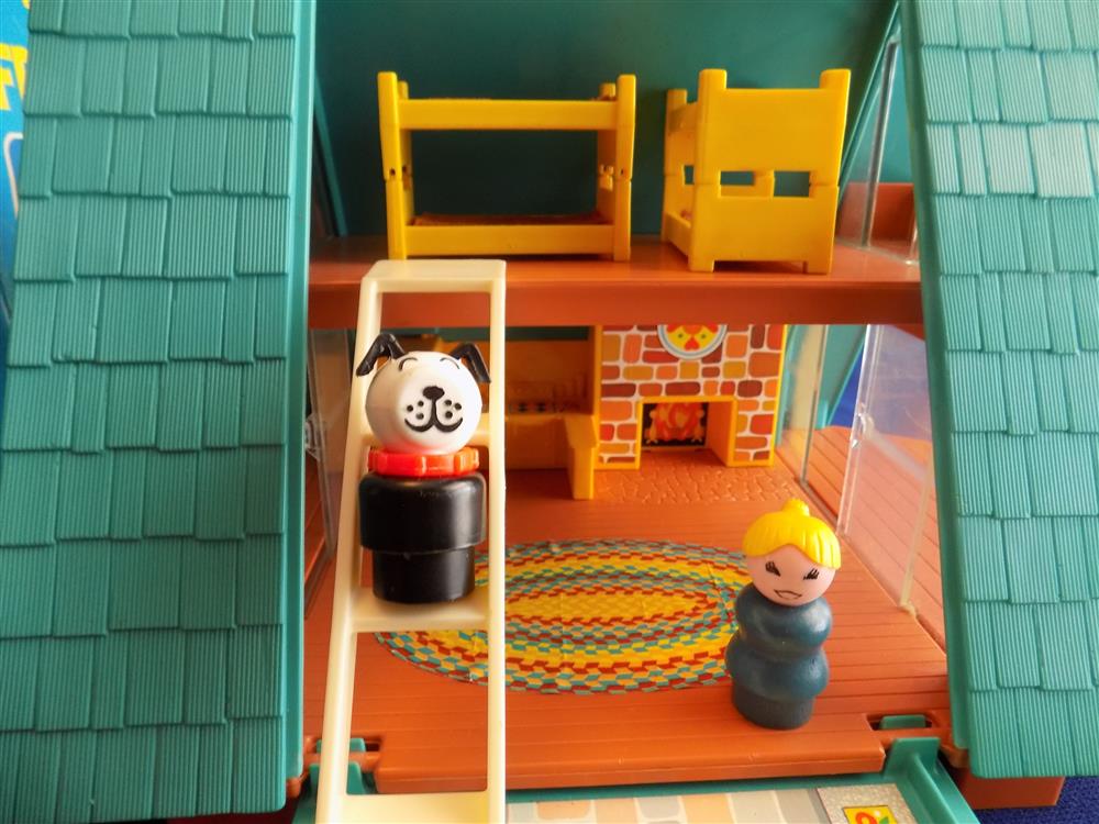 Fisher Price Little People Play Family A Frame House #990 Near mint with box picture 8828