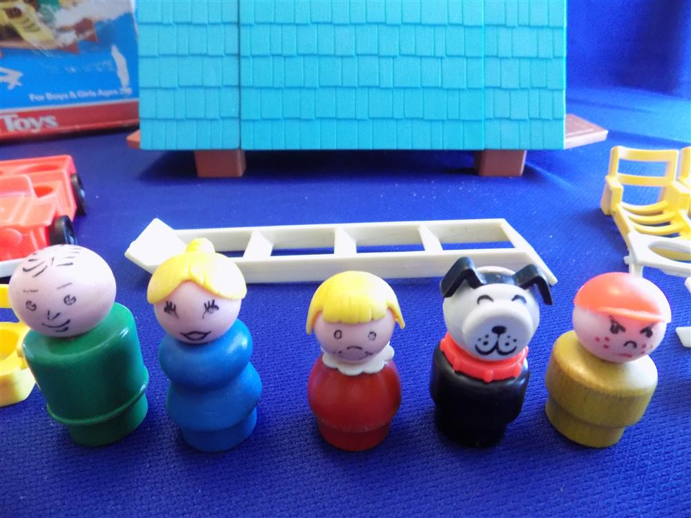 Fisher Price Little People Play Family A Frame #990 Vintage Near Mint with box picture 8877