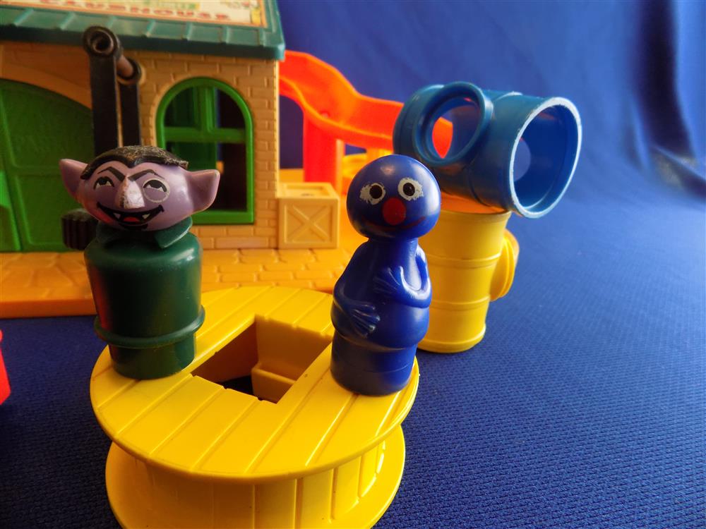 Fisher Price Little People Sesame Street Clubhouse #937 Complete picture 9859