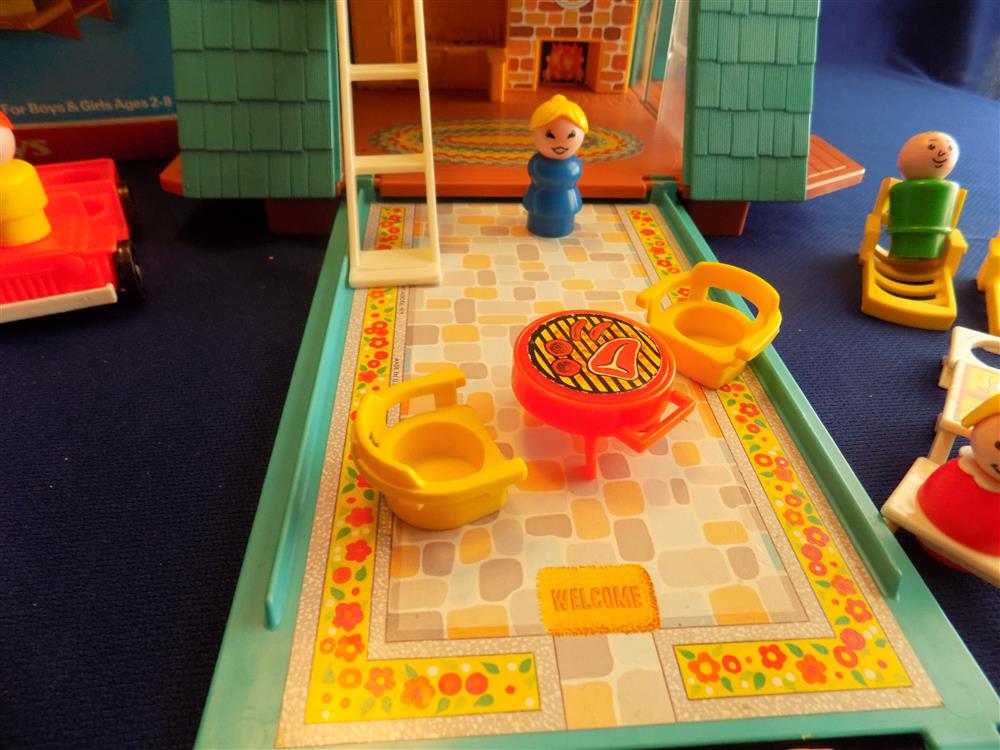 Fisher Price Little People A Frame House #990 Mint in Box picture 9871