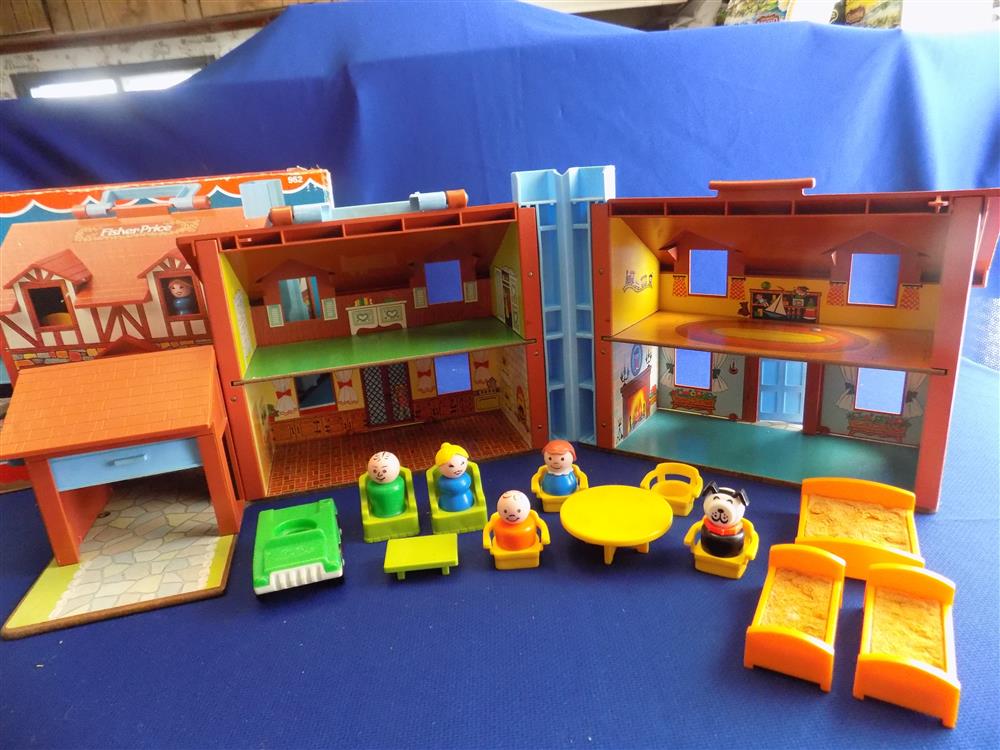 Fisher Price Little People Brown Tudor House w/ Box #952 picture 10970