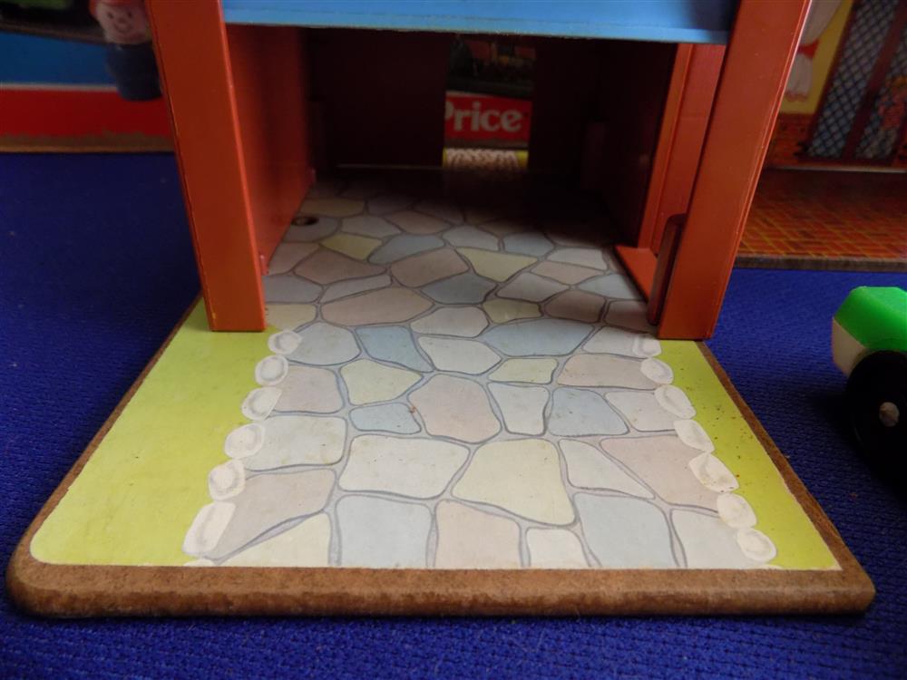 Fisher Price Little People Brown Tudor House w/ Box #952 picture 10975