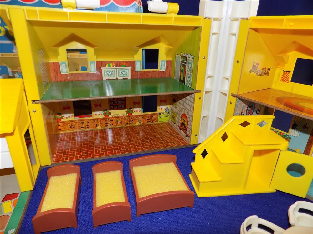 Fisher Price Little People Tudor Yellow House #952 Near Mint in Box picture 11010