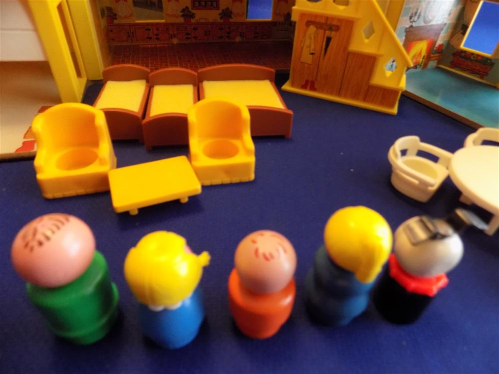 Fisher Price Little People Tudor Yellow House #952 Near Mint in Box picture 11012