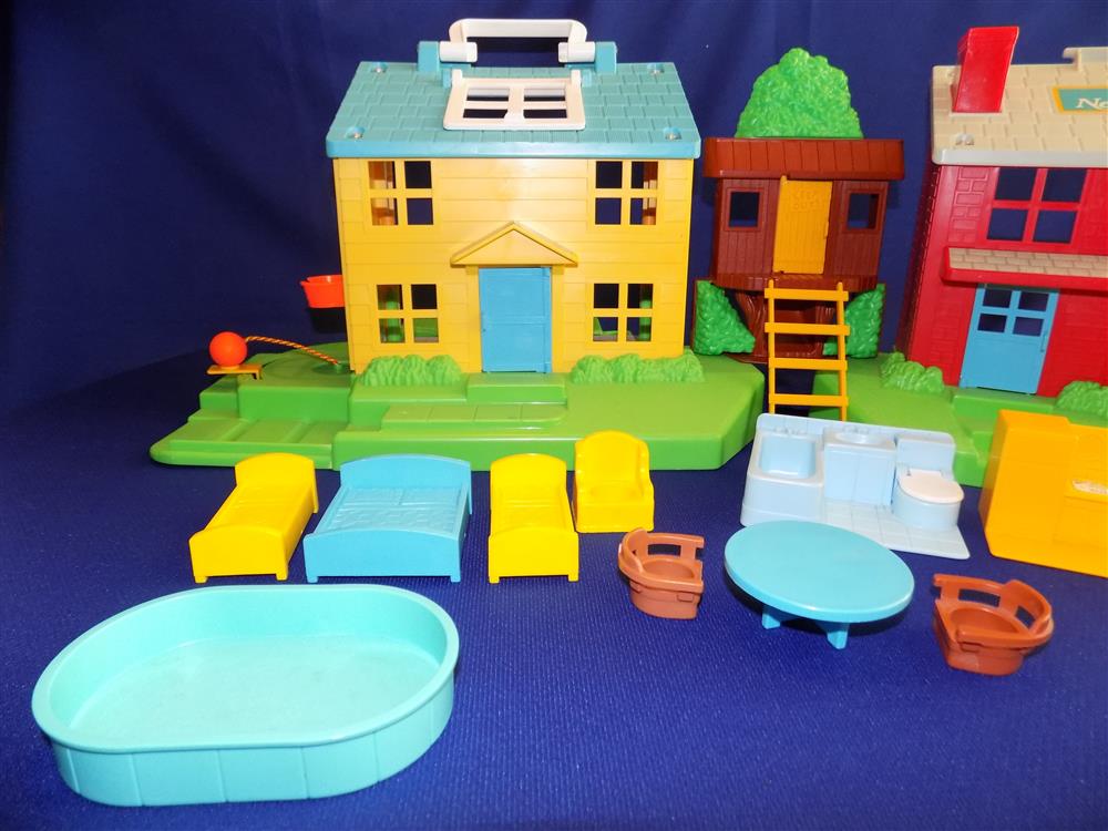 Fisher Price Little People Neighborhood House #2551 complete in box picture 9922