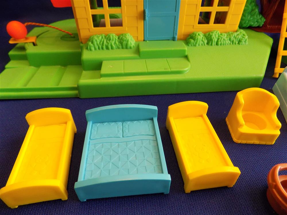 Fisher Price Little People Neighborhood House #2551 complete in box picture 9925