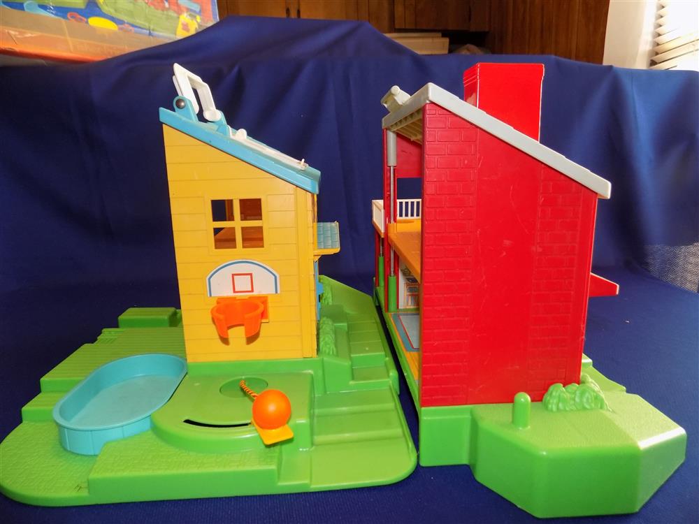 Fisher Price Little People Neighborhood House #2551 complete in box picture 9928