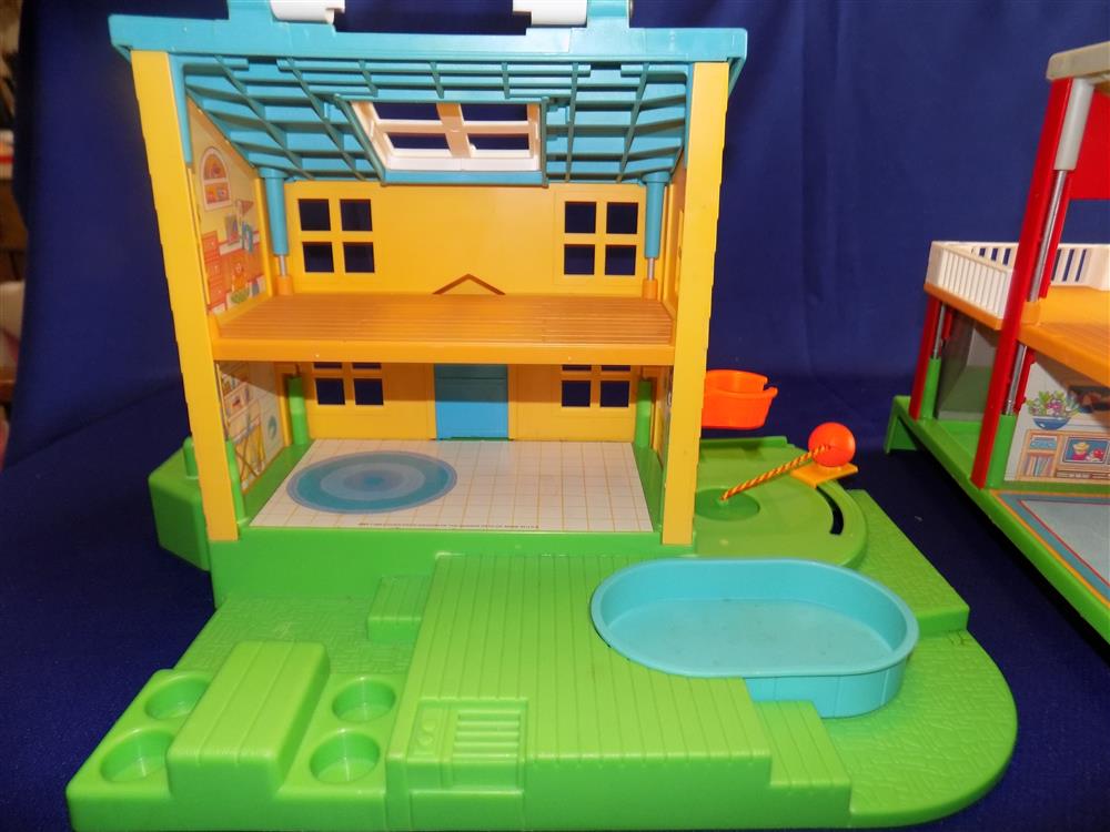 Fisher Price Little People Neighborhood House #2551 complete in box picture 9929