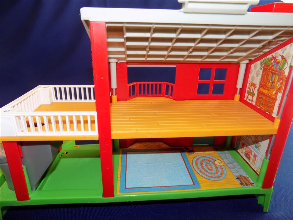 Fisher Price Little People Neighborhood House #2551 complete in box picture 9930