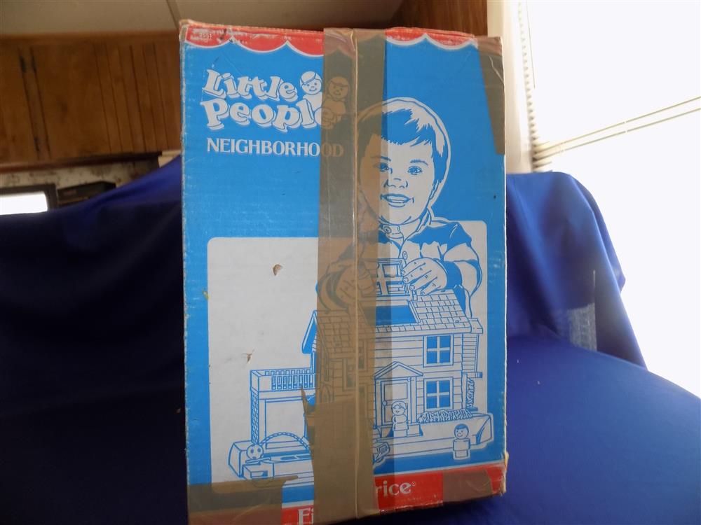 Fisher Price Little People Neighborhood House #2551 complete in box picture 9933