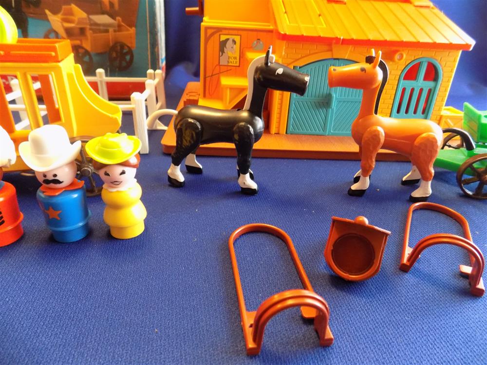 Fisher Price Little People Western Town #934 Complete in Box Near mint vintage set picture 10905