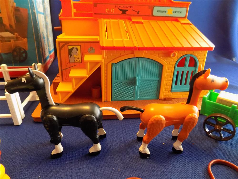 Fisher Price Little People Western Town #934 Complete in Box Near mint vintage set picture 10909