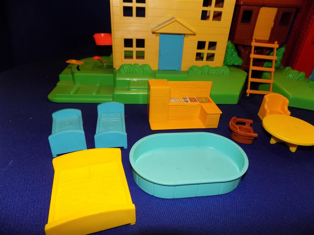 Fisher Price Little People #2551 Neighborhood House Complete in Box picture 10927