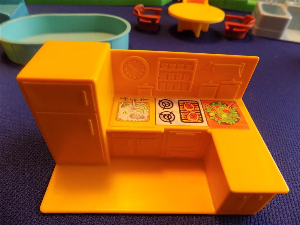 Fisher Price Little People #2551 Neighborhood House Complete in Box picture 10928