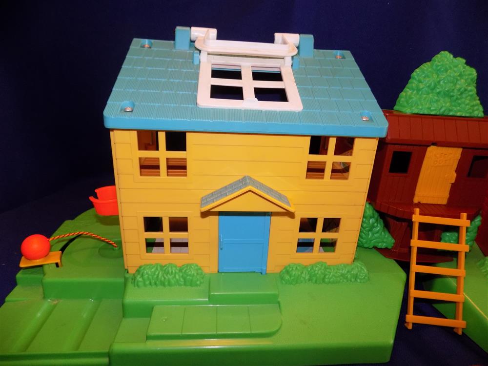 Fisher Price Little People #2551 Neighborhood House Complete in Box picture 10930