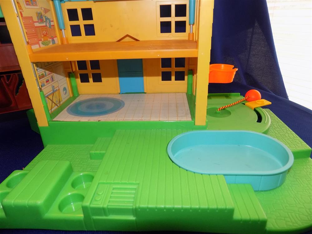 Fisher Price Little People #2551 Neighborhood House Complete in Box picture 10931