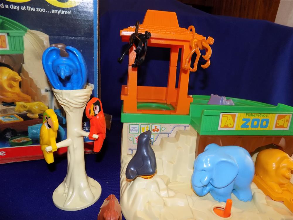 Fisher Price Little People Play Family Zoo #916 Complete in Box picture 9911