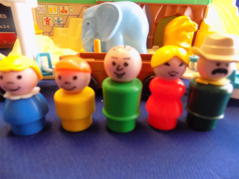 Fisher Price Little People Play Family Zoo #916 Complete in Box picture 9912