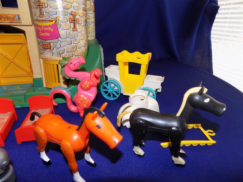 Fisher Price Little People Castle #993 Vintage Complete Nice picture 12035