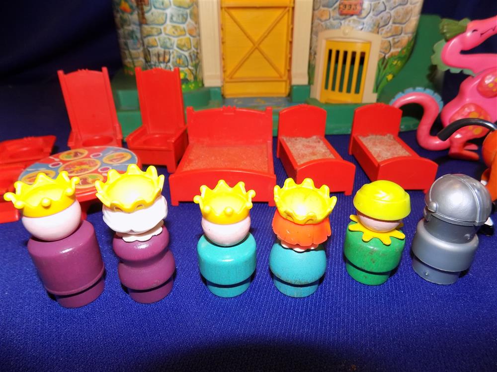 Fisher Price Little People Castle #993 Vintage Complete Nice picture 12037